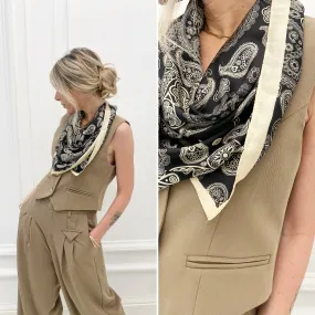 Foulard noir et beige motifs cachemire